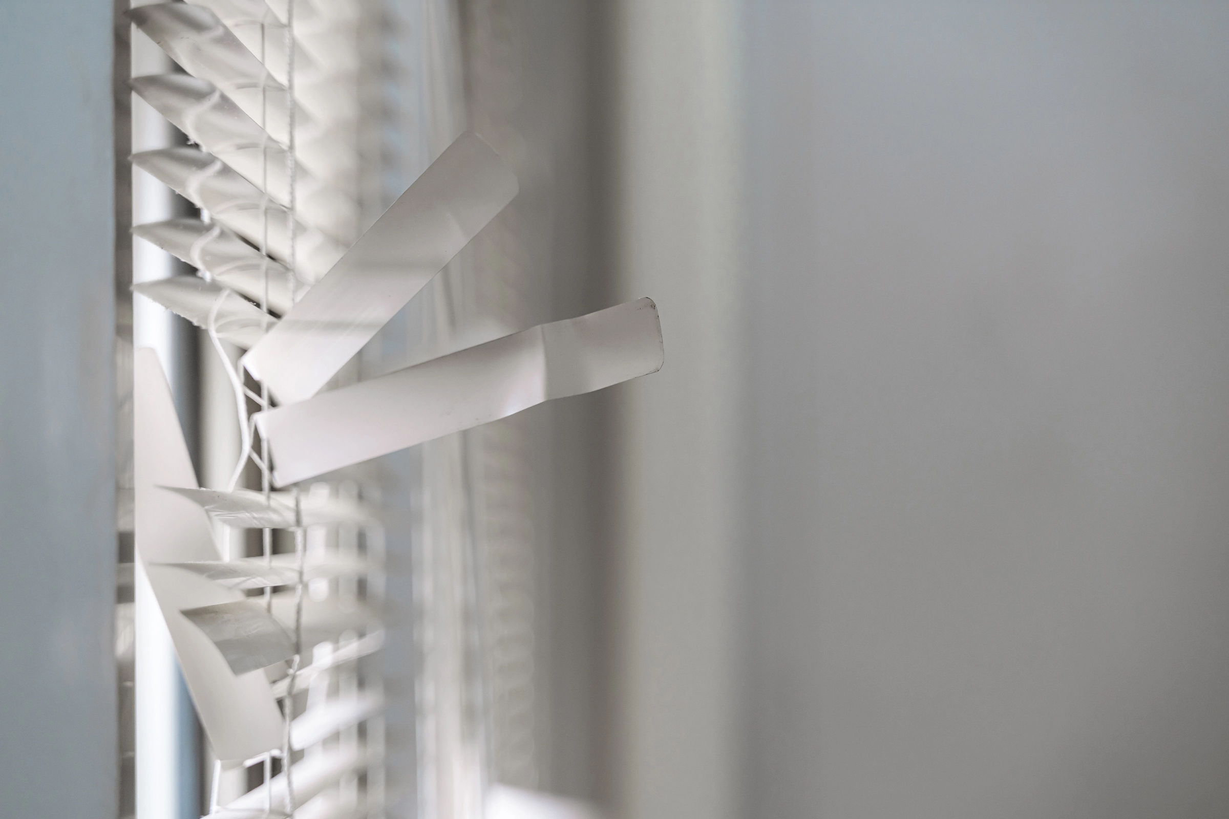 Jak jednoduše opravit poškozené nebo zaseklé žaluzie