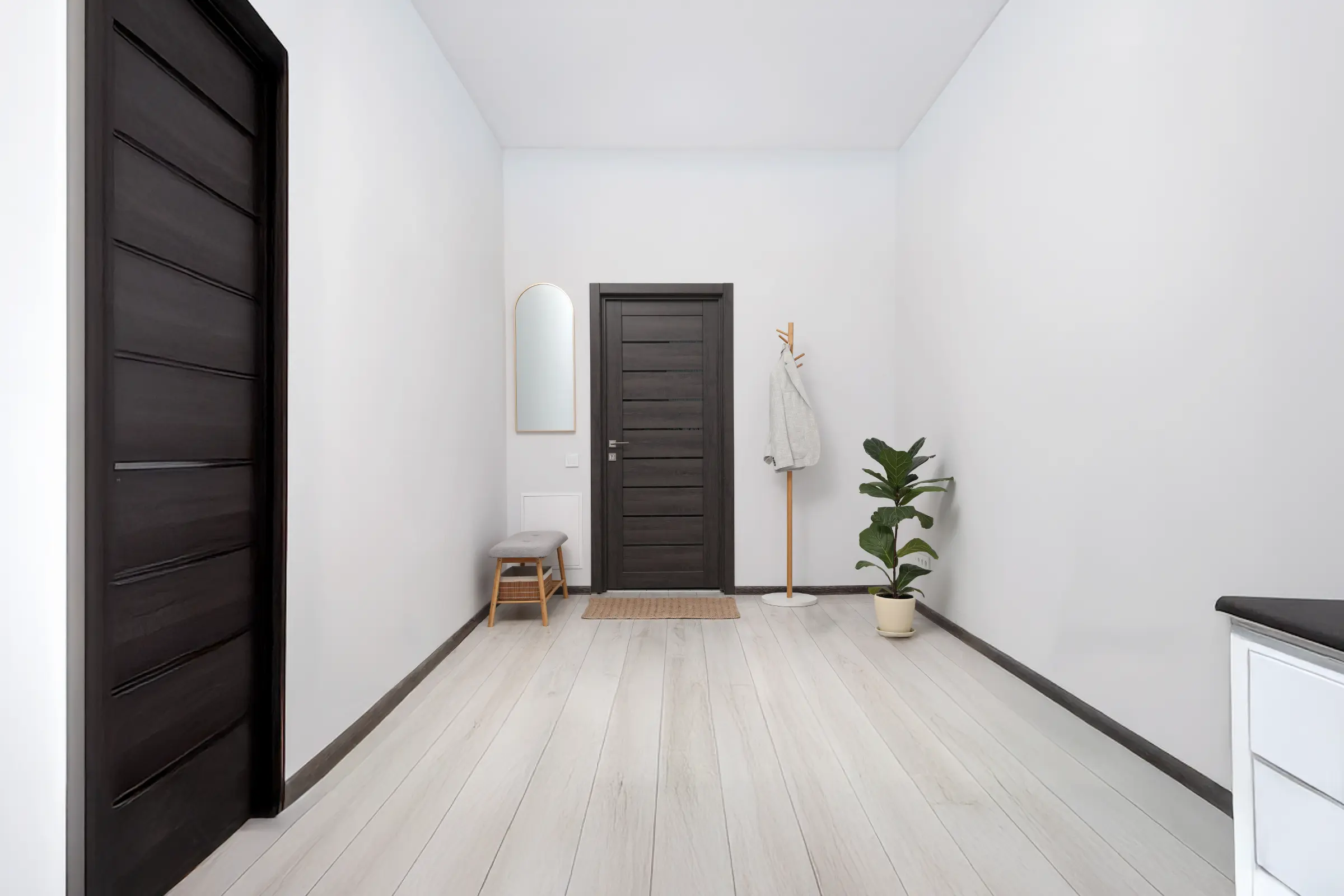 Jak vybrat správné dveře do koupelny, sklepa nebo interiéru